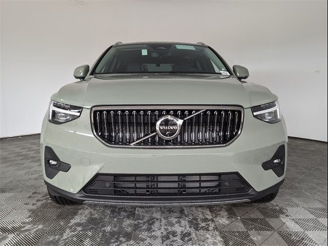 2025 Volvo XC40 Plus Bright Theme