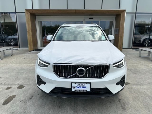 2025 Volvo XC40 Plus Bright Theme