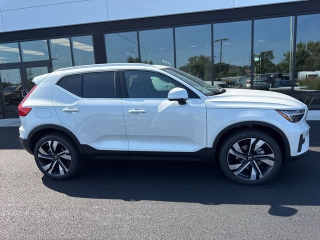 2025 Volvo XC40 Plus Bright Theme