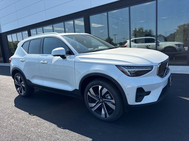 2025 Volvo XC40 Plus Bright Theme