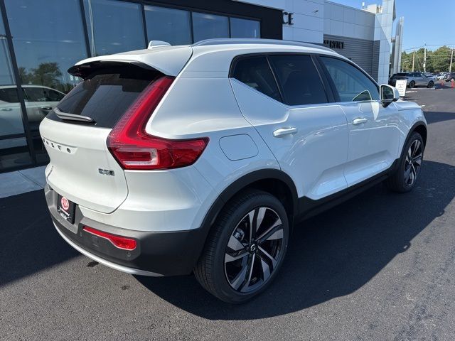 2025 Volvo XC40 Plus Bright Theme