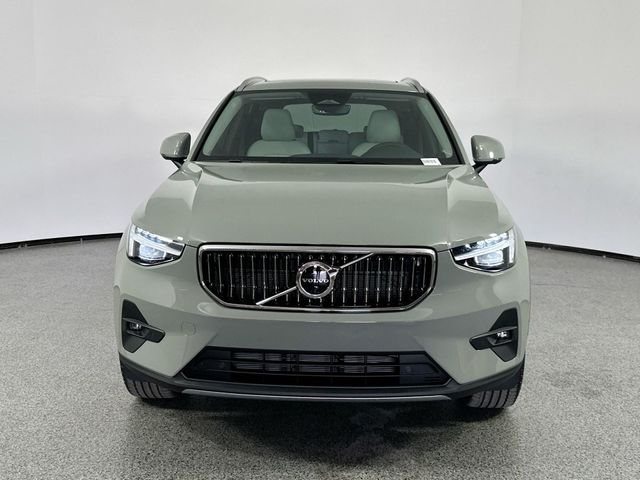 2025 Volvo XC40 Plus Bright Theme