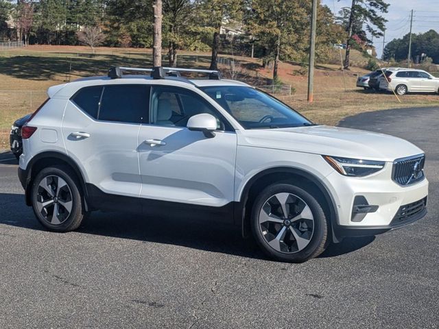 2025 Volvo XC40 Plus Bright Theme