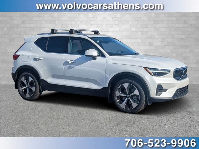 2025 Volvo XC40 Plus Bright Theme