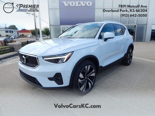 2025 Volvo XC40 Plus Bright Theme