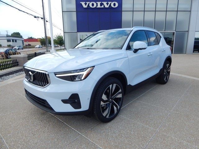 2025 Volvo XC40 Plus Bright Theme