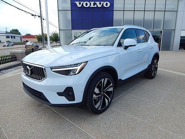 2025 Volvo XC40 Plus Bright Theme