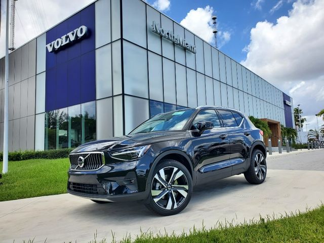 2025 Volvo XC40 Plus Bright Theme