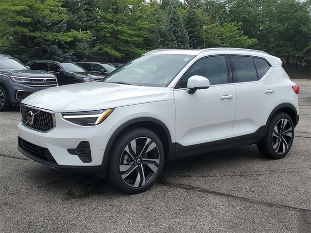 2025 Volvo XC40 Plus Bright Theme