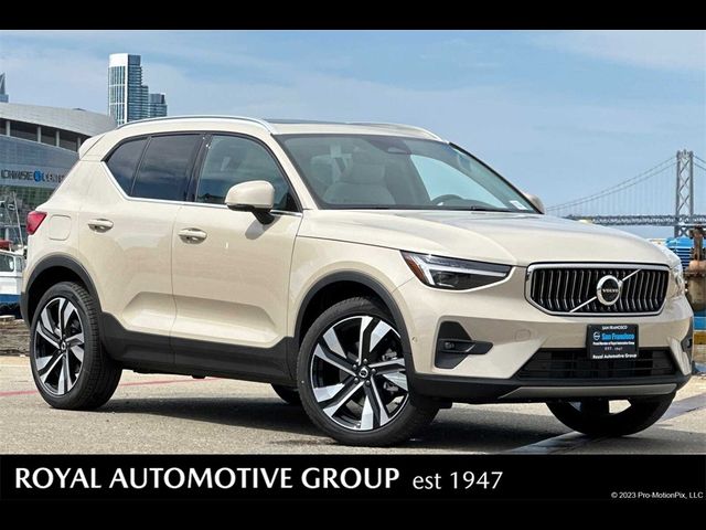 2025 Volvo XC40 Plus Bright Theme