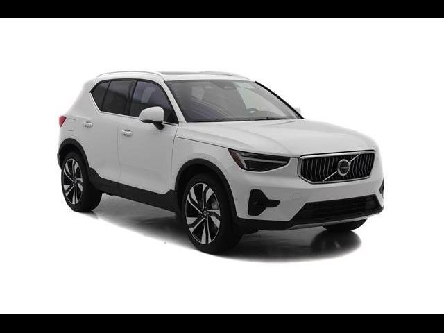 2025 Volvo XC40 Plus Bright Theme