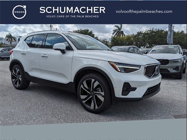 2025 Volvo XC40 Plus Bright Theme