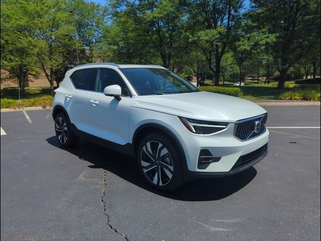 2025 Volvo XC40 Plus Bright Theme