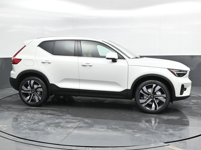 2025 Volvo XC40 Plus Bright Theme