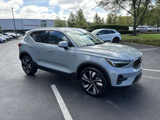 2025 Volvo XC40 Plus Bright Theme