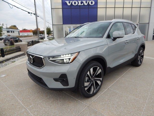 2025 Volvo XC40 Plus Bright Theme