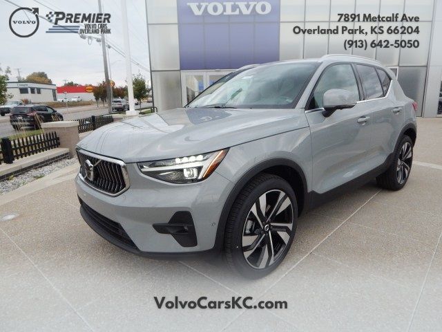 2025 Volvo XC40 Plus Bright Theme