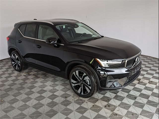 2025 Volvo XC40 Plus Bright Theme