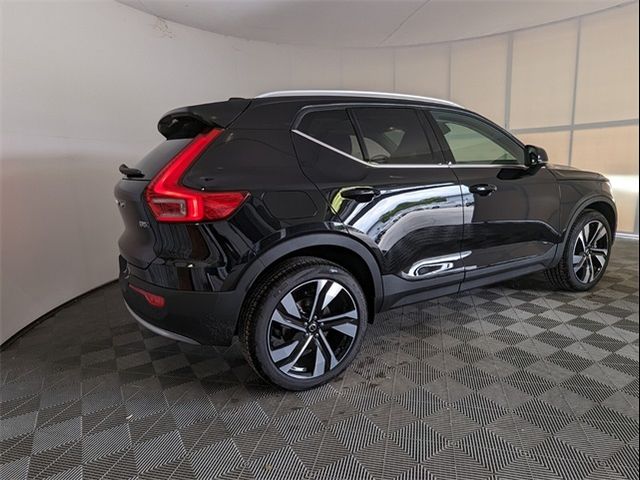 2025 Volvo XC40 Plus Bright Theme