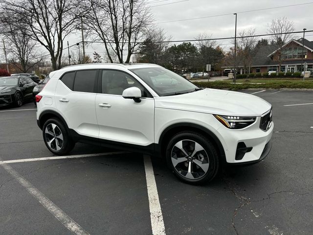 2025 Volvo XC40 Plus Bright Theme