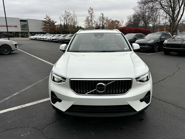 2025 Volvo XC40 Plus Bright Theme