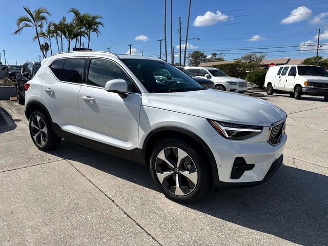 2025 Volvo XC40 Plus Bright Theme