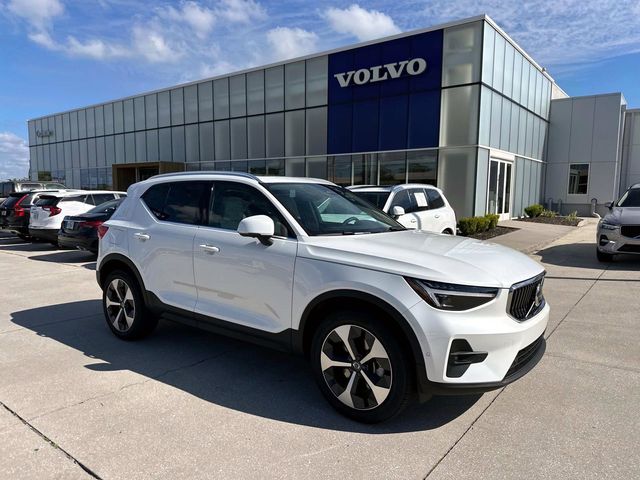 2025 Volvo XC40 Plus Bright Theme