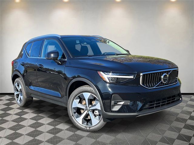 2025 Volvo XC40 Plus Bright Theme