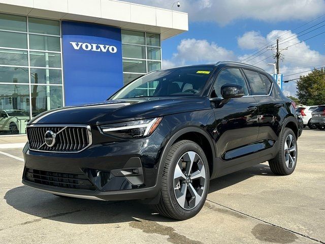 2025 Volvo XC40 Plus Bright Theme