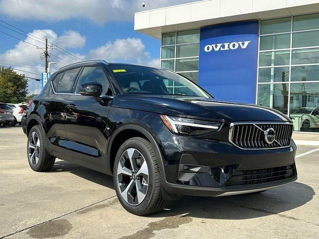 2025 Volvo XC40 Plus Bright Theme