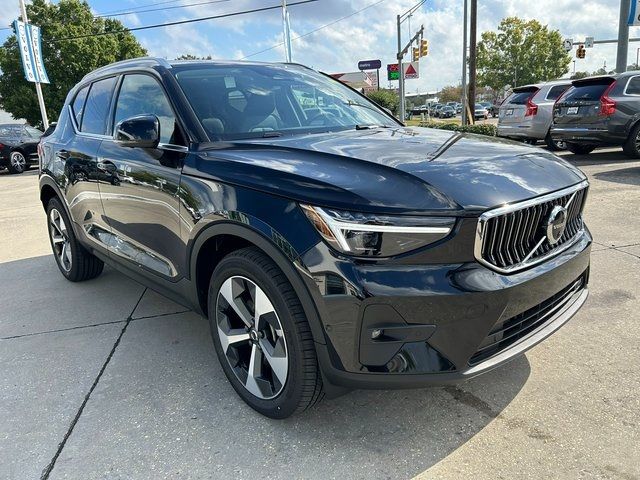 2025 Volvo XC40 Plus Bright Theme