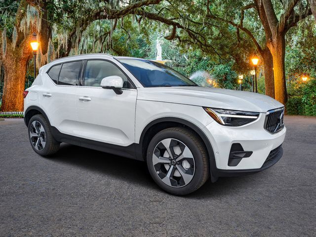 2025 Volvo XC40 Plus Bright Theme