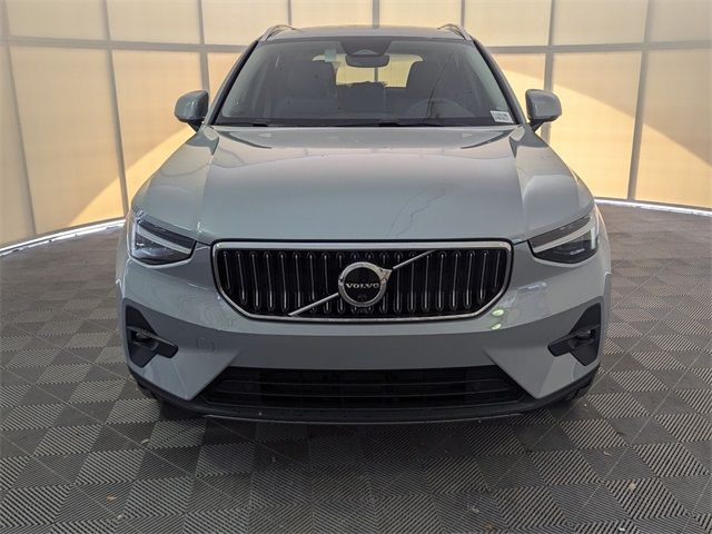 2025 Volvo XC40 Plus Bright Theme