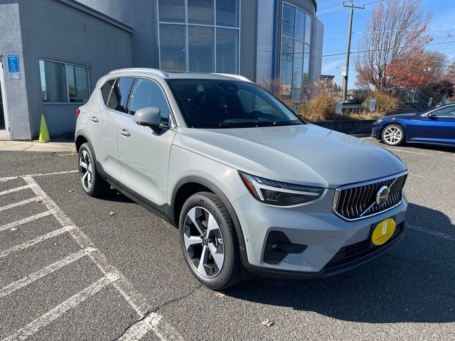 2025 Volvo XC40 Plus Bright Theme