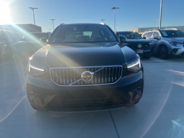 2025 Volvo XC40 Plus Bright Theme