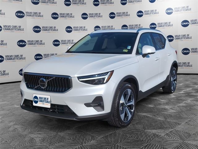 2025 Volvo XC40 Plus Bright Theme