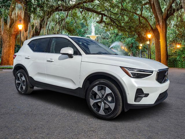 2025 Volvo XC40 Plus Bright Theme