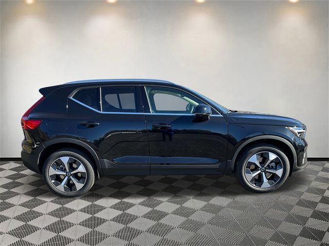 2025 Volvo XC40 Plus Bright Theme