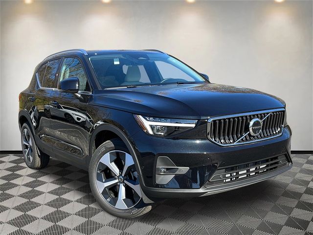 2025 Volvo XC40 Plus Bright Theme