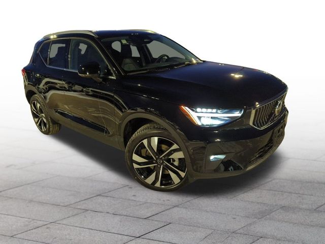 2025 Volvo XC40 Plus Bright Theme