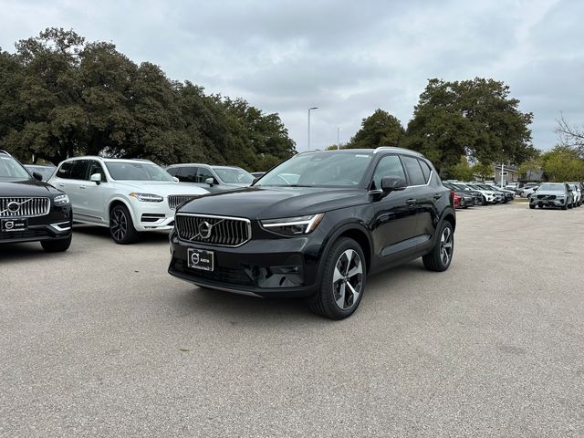 2025 Volvo XC40 Plus Bright Theme