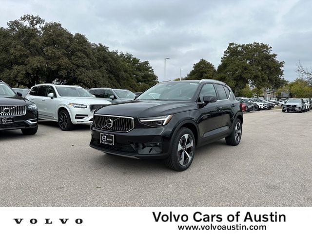 2025 Volvo XC40 Plus Bright Theme