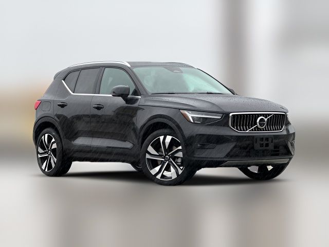 2025 Volvo XC40 Plus Bright Theme