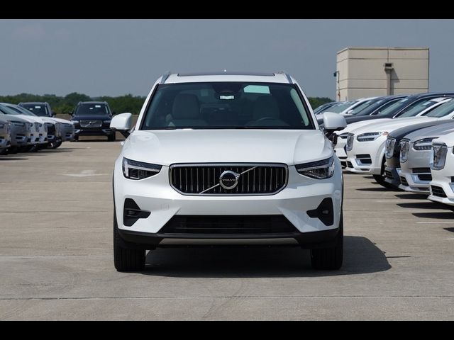 2025 Volvo XC40 Plus Bright Theme