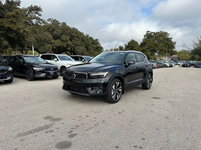 2025 Volvo XC40 Plus Bright Theme