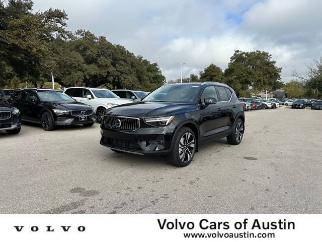 2025 Volvo XC40 Plus Bright Theme