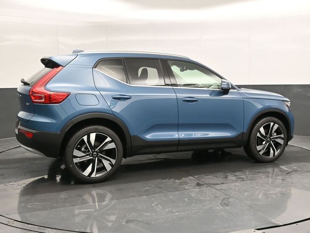 2025 Volvo XC40 Plus Bright Theme