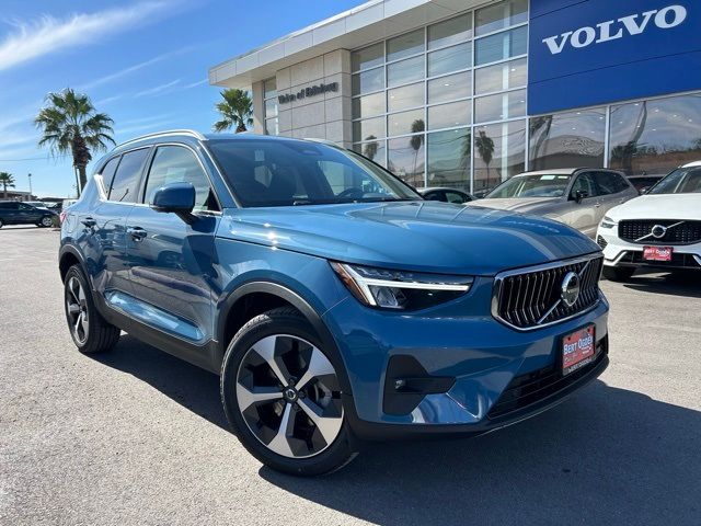 2025 Volvo XC40 Plus Bright Theme