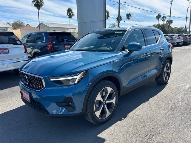 2025 Volvo XC40 Plus Bright Theme