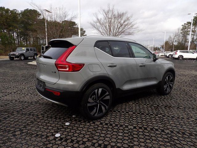 2025 Volvo XC40 Plus Bright Theme